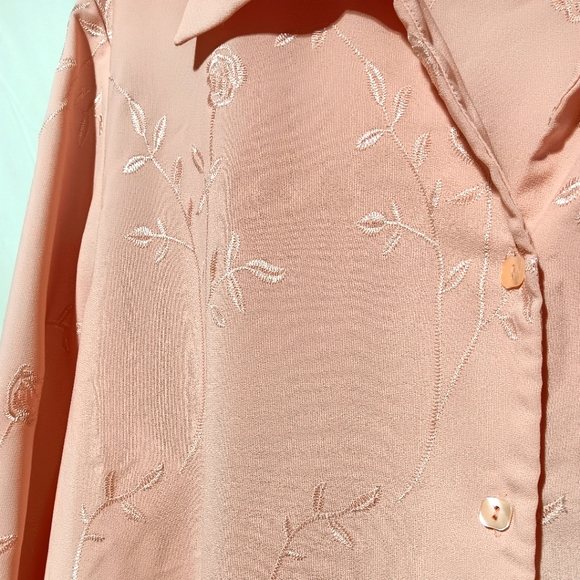 Studio C Plus EUC Women's Dressy Blouse, Size 22/24, Soft Pink Embossed Detail - Picture 5 of 8